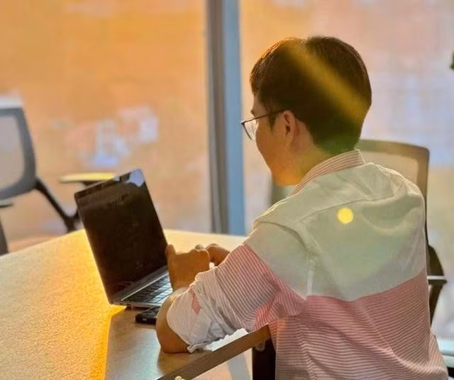 Mức lương trên 20 triệu đồng là niềm ao ước của nhiều lao động trẻ tại TP.HCM. ẢNH: KIM NGỌC NGHIÊN