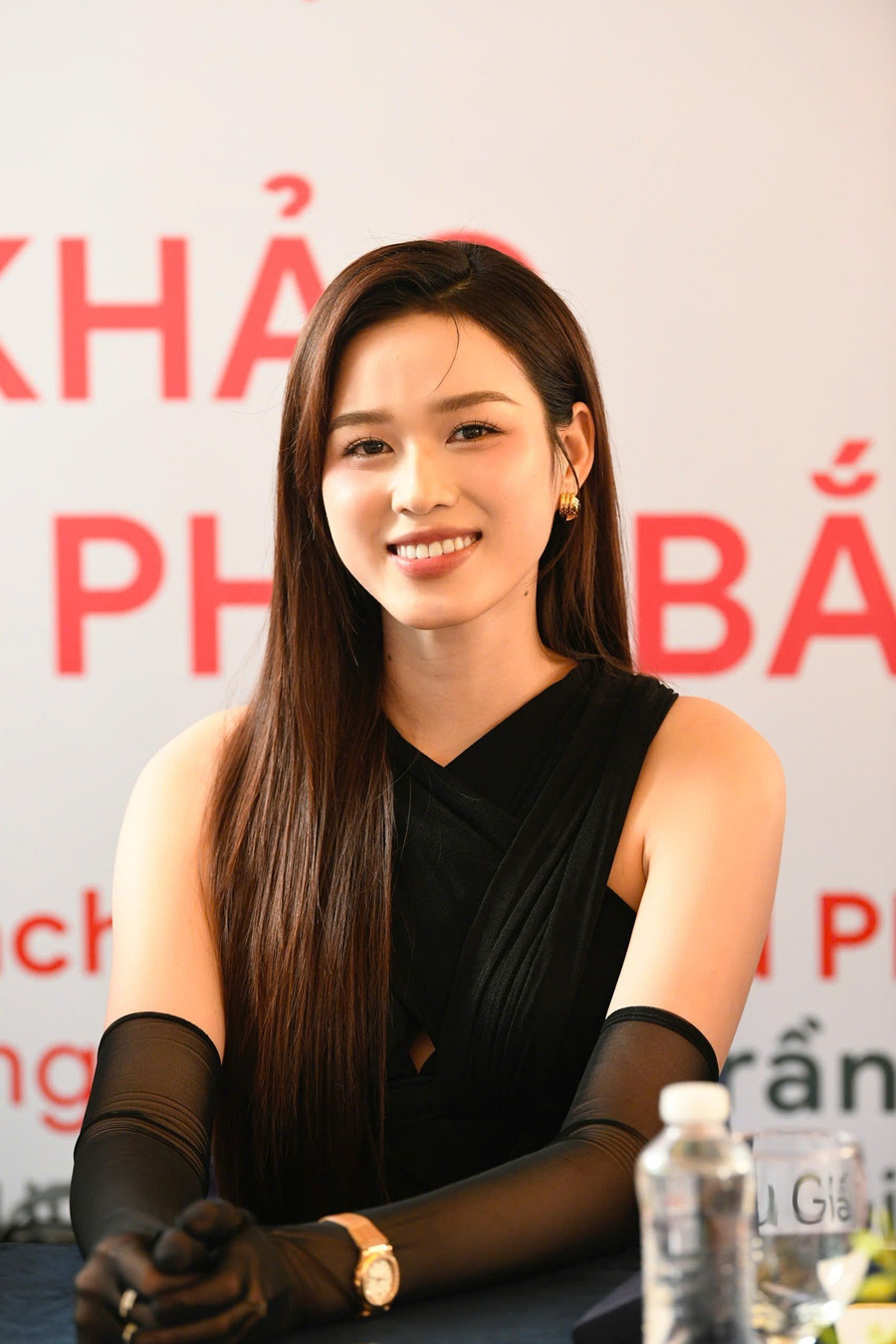 Đỗ Thị Hà chia sẻ cô vui khi hành trình trở thành hoa hậu của mình có thể truyền cảm hứng cho một số thí sinh. Cô hy vọng qua cuộc thi, các người đẹp sẽ có thêm trải nghiệm, kinh nghiệm cho cuộc sống trong tương lai. Ảnh: BTC