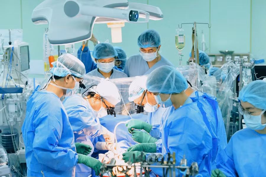Bệnh viện Đại học Y Dược TP Hồ Chí Minh thực hiện ca ghép tim xuyên Việt lần đầu tiên. Ảnh: BVCC