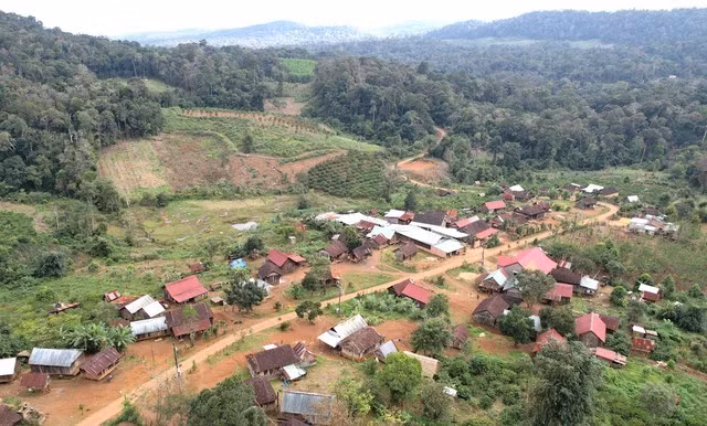 Làng Kon Von 2, xã Đăk Rong, huyện K'bang yên bình nằm giữa cánh rừng già Kon Chư Răng, cách TP Pleiku gần 200 km.
