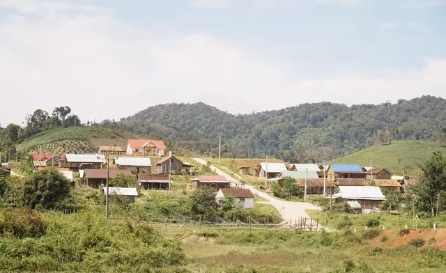 Làng Kon Lanh, xã Đăk Rong, huyện Kbang bình yên được bao bọc bởi những cánh rừng nguyên sinh