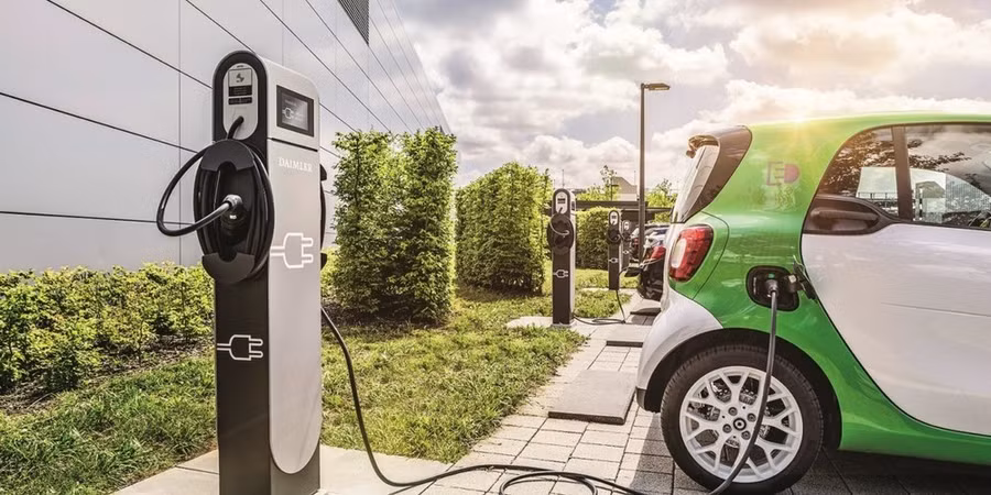 Một trạm sach pin công cộng dành cho xe ôtô điện.