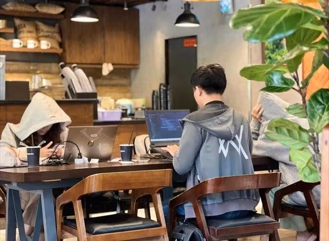 Nhiều bạn trẻ tin tưởng tuyệt đối vào kết quả của AI mà không kiểm chứng.