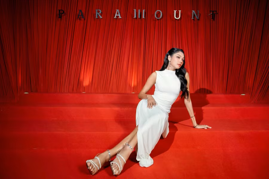 Thảo Nhi Lê chọn chiếc váy trắng với phom dáng ôm sát giúp tôn lên đường cong quyến rũ. Á hậu Hoàn vũ Việt Nam 2022 trung thành với phong cách gợi cảm thời gian qua. Ảnh: BTC