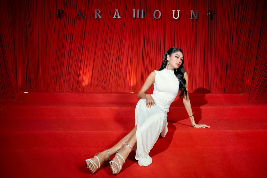 Thảo Nhi Lê chọn chiếc váy trắng với phom dáng ôm sát giúp tôn lên đường cong quyến rũ. Á hậu Hoàn vũ Việt Nam 2022 trung thành với phong cách gợi cảm thời gian qua. Ảnh: BTC