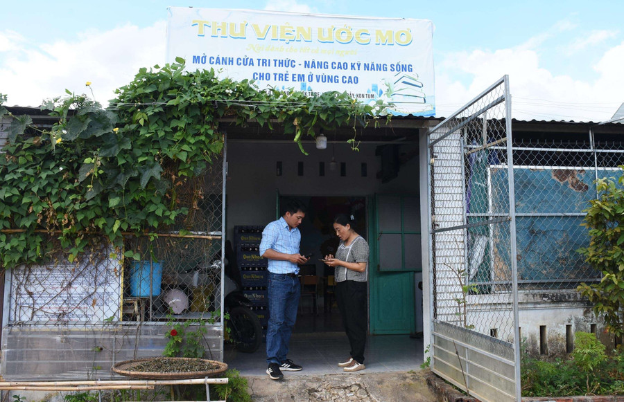 Thư viện được đặt tại thôn Đăk Ơ Nglăng. Ảnh: HN nang-long-voi-tre-em-vung-kho-dd.jpg
