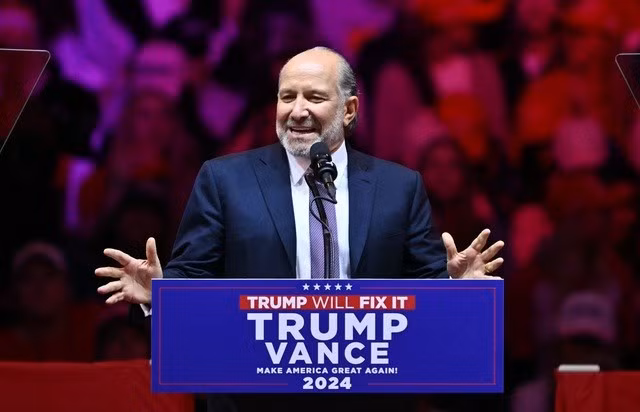 Ông Howard Lutnick phát biểu tại một cuộc mít tinh ủng hộ ông Donald Trump tại New York ngày 27.10