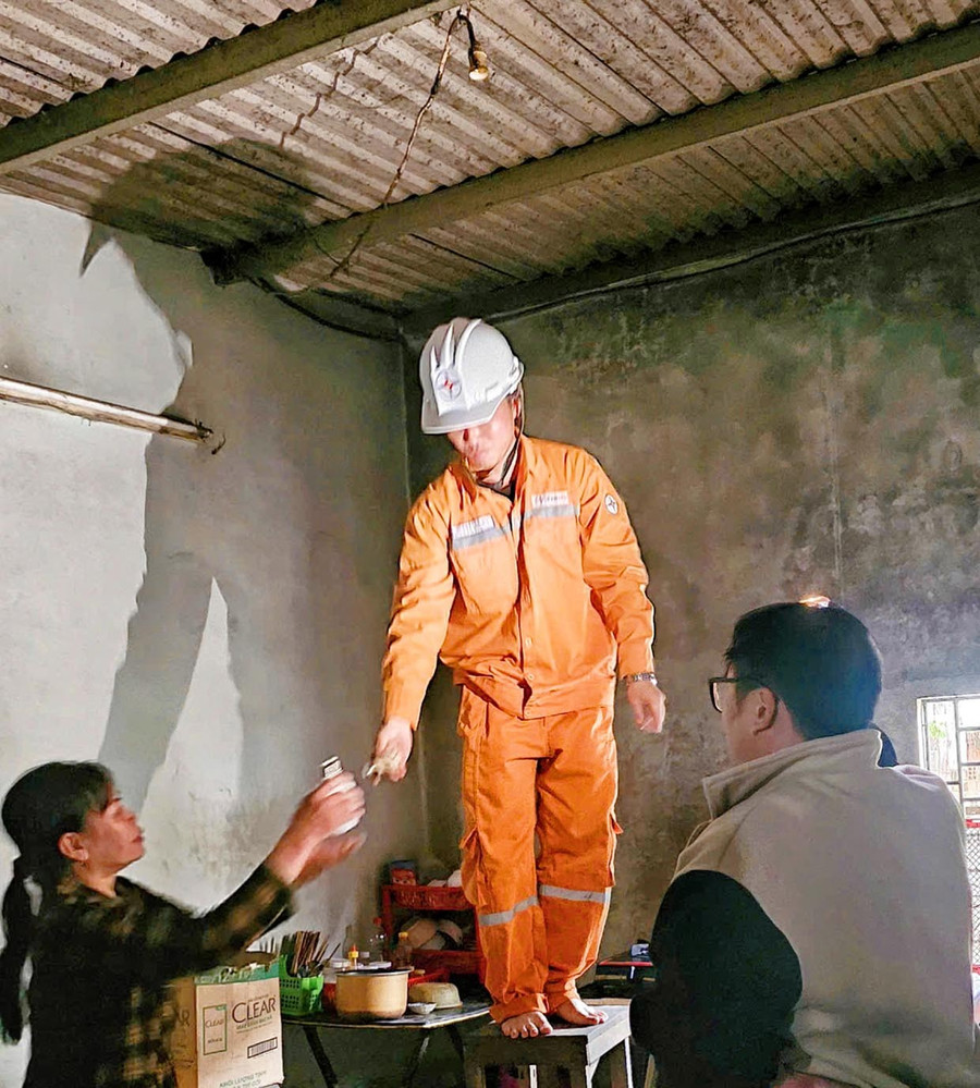 Gia Lai Electricity Company continues to deploy electricity projects in mountainous communes. Photo: Hai Yen 1bg.jpg