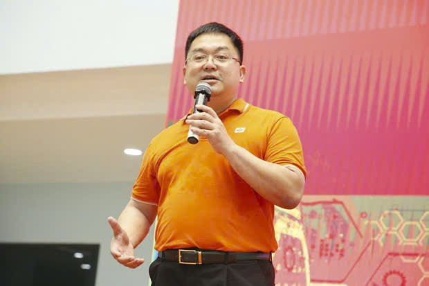Ông Hoàng Nam Tiến, Phó Chủ tịch Hội đồng trường Đại học FPT thường xuyên gây chú ý với những phát ngôn thú vị Ông Hoàng Nam Tiến, Phó Chủ tịch Hội đồng trường Đại học FPT thường xuyên gây chú ý với những phát ngôn thú vị