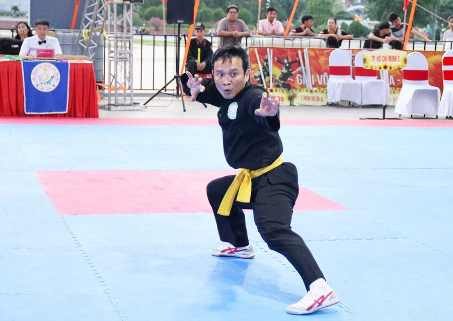 Vận động viên Trung tâm Võ thuật cổ truyền Bình Định thi đấu tại Giải vô địch võ cổ truyền quốc gia lần thứ 34 - năm 2025. Ảnh: Hoài Thu