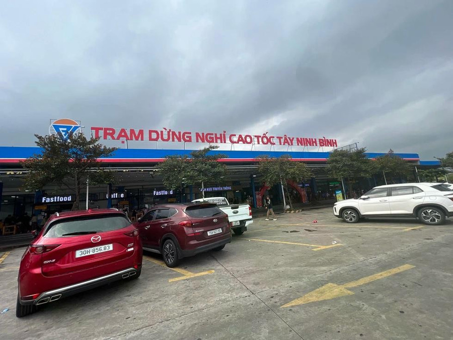 Trạm dừng nghỉ trên cao tốc Bắc - Nam. ẢNH: MAI HÀ