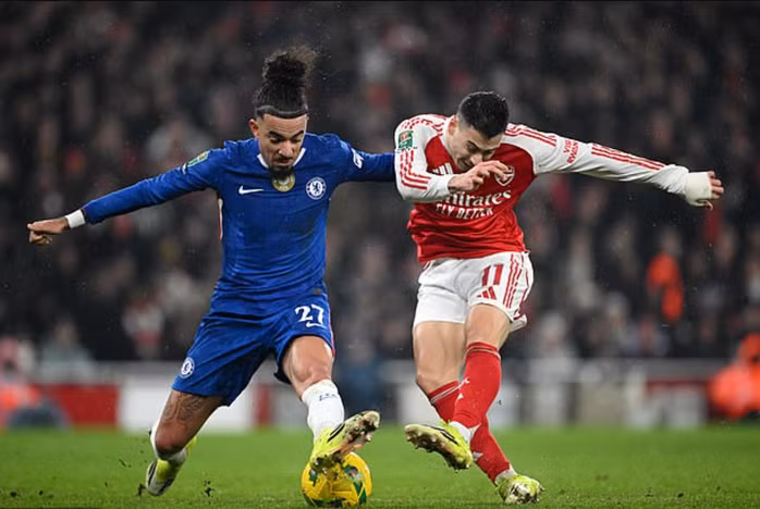 Malo Gusto ngăn pha kết thúc của Gabriel Martinelli.