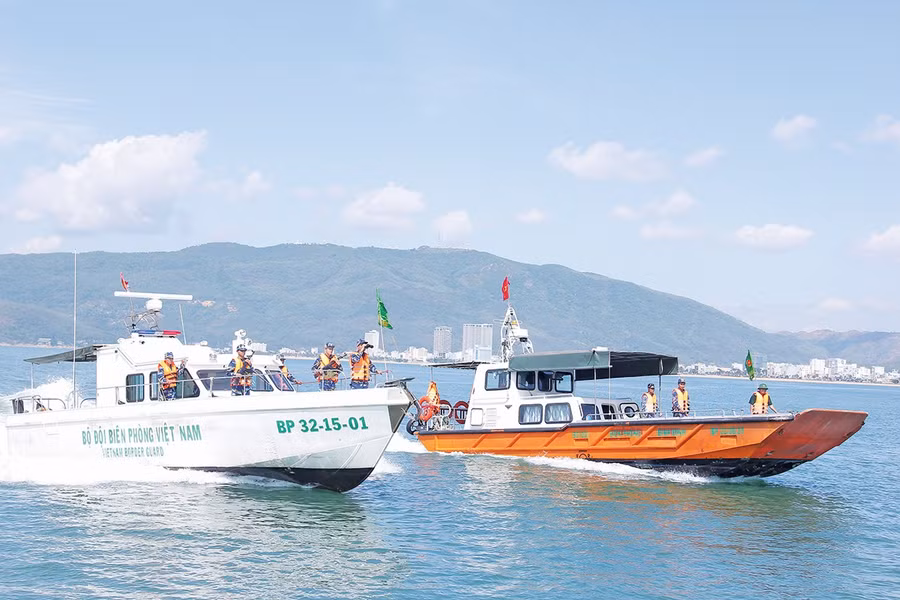 Tuần tra trên biển, bảo vệ chủ quyền an ninh biên giới biển là nhiệm vụ thường xuyên của lực lượng Bộ đội Biên phòng. Ảnh: X.N