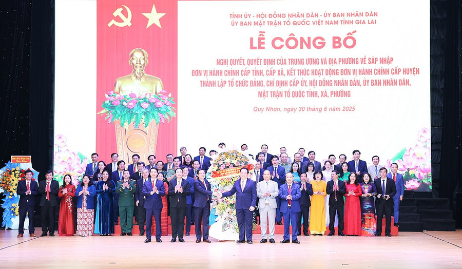 Lễ công bố các nghị quyết, quyết định của Trung ương và địa phương về sáp nhập đơn vị hành chính cấp tỉnh, cấp xã, kết thúc hoạt động đơn vị hành chính cấp huyện, thành lập tổ chức đảng, chỉ định cấp ủy, HĐND, UBND, Ủy ban MTTQ Việt Nam tỉnh và xã, phường.