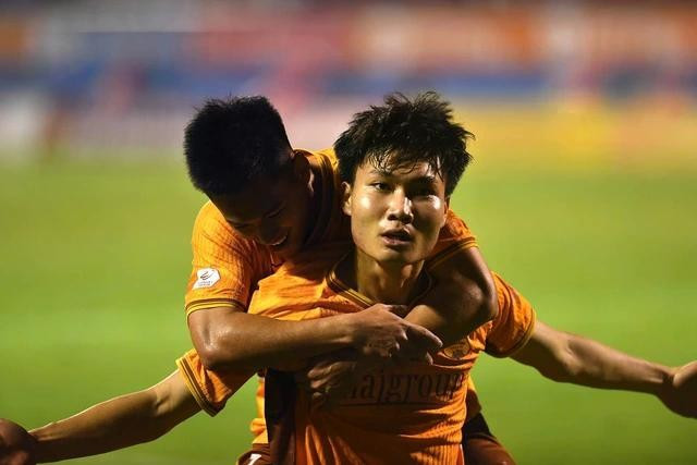 HAGL khiến tất cả phải nhìn lại sau khi buộc Ninh Bình FC nhận thất bại sân nhà đầu tiên. Ảnh: HAGL