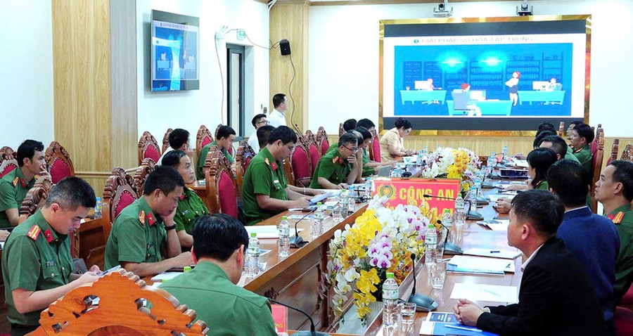 CA tỉnh làm việc với MobiFone Gia Lai để khảo sát, thử nghiệm giải pháp công nghệ phục vụ chuyển đổi số. Ảnh: ĐVCC