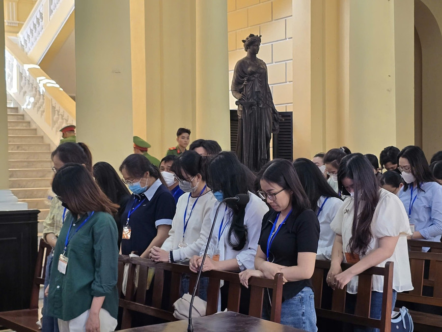 Các bị cáo nghe tòa tuyên án sáng nay 2/2.