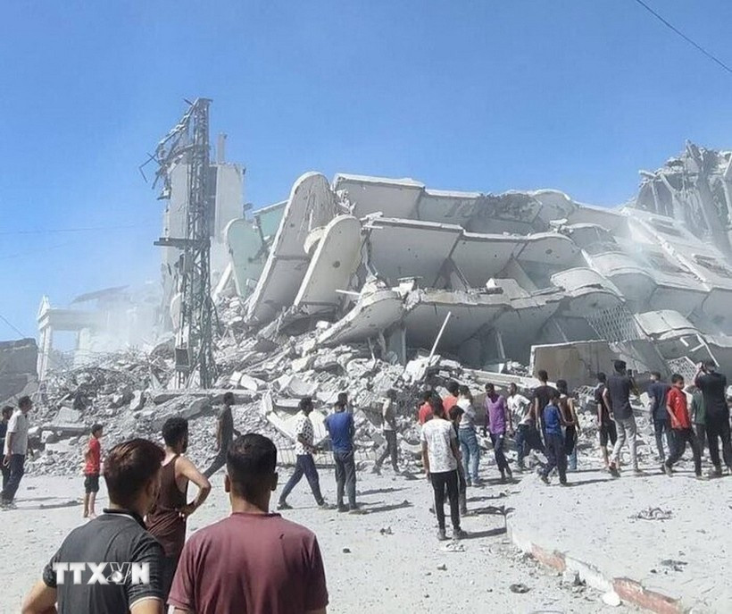 Tòa nhà bị phá hủy sau cuộc không kích của Israel xuống Dải Gaza. Ảnh: IRNA/TTXVN