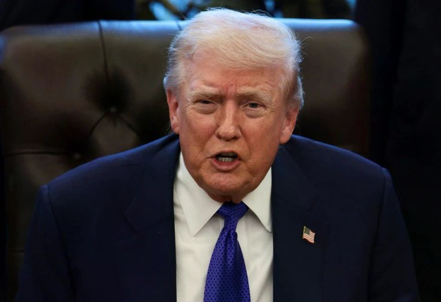 Tổng thống Mỹ Donald Trump phát biểu tại Phòng Bầu dục ở Nhà Trắng vào ngày 2-2, ngày ông công bố việc thành lập kho dự trữ khoáng sản thiết yếu. Ảnh: Reuters/TNO