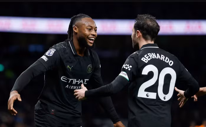 Antoine Semenyo nhân đôi cách biệt cho 'The Citizens' trước giờ nghỉ