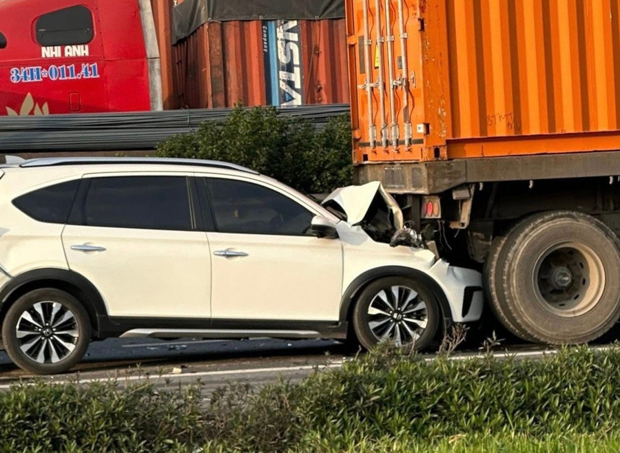 Hiện trường vụ tai nạn liên hoàn 7 ô tô trên quốc lộ 5.