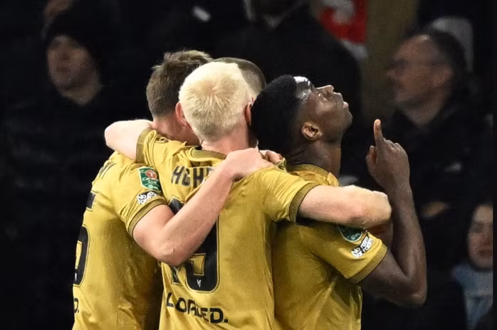 Marc Guehi gỡ hòa 1-1 phút bù giờ cho Crystal Palace