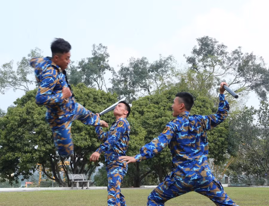 Huấn luyện võ chiến đấu đặc công của lực lượng Lữ đoàn đặc công 126 Hải quân.( Ảnh: Trọng Đức/TTXVN)