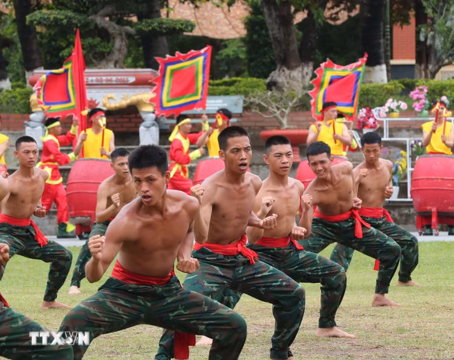 Biểu diễn ''Lục hợp Quyền chiến'' của chiến sỹ mới nhập ngũ năm 2025 tại Lữ đoàn 113 Đặc công anh hùng. (Ảnh: Trọng Đức/TTXVN)