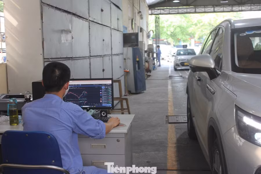 Hoạt động thử nghiệm an toàn và khí thải phương tiện giao thông cơ giới được đẩy mạnh trong năm nay. Ảnh: Lộc Liên.