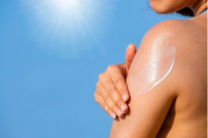 Vi khuẩn lam ưa nhiệt sống trong suối nước nóng ở Thái Lan có thể đem đến một thế hệ kem chống nắng hoàn toàn mới - Ảnh minh họa: SCITECH DAILY