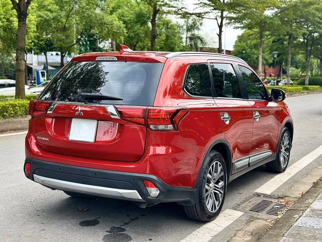 Mitsubishi Outlander có cấu hình ghế 5+2, phù hợp gia đình 5 - 7 thành viên. ẢNH: Q.C