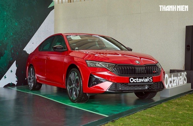 Skoda Octavia RS sở hữu thiết kế thể thao, cứng cáp đậm chất xe châu Âu. ẢNH: CHÍ TÂM