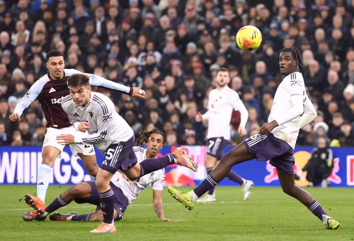 Morgan Rogers mở điểm cho Aston Villa bằng một siêu phẩm