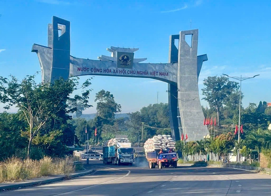Lượng hàng hóa xuất nhập khẩu qua Cửa khẩu quốc tế Lệ Thanh còn hạn chế. Ảnh: Hà Duy