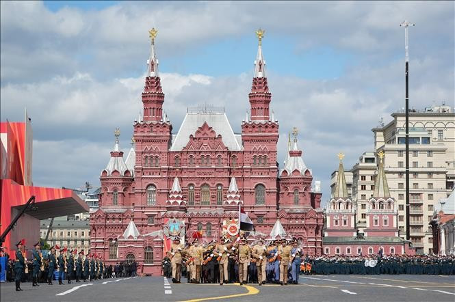 Ngày 9/5/2025, cuộc duyệt binh kỷ niệm 80 năm Ngày Chiến thắng (9/5/1945 - 9/5/2025) trong Chiến tranh Vệ quốc vĩ đại diễn ra hùng tráng trên Quảng trường Đỏ ở thủ đô Moskva của Nga. Ảnh: THX/TTXVN