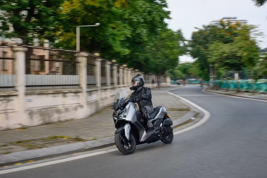 Những chiếc maxi-scooter có thể đáp ứng nhu cầu di chuyển cả trong đô thị lẫn đường trường