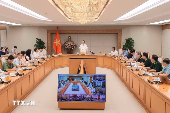 Phó Thủ tướng Trần Hồng Hà chủ trì cuộc họp. (Ảnh: An Đăng/TTXVN)