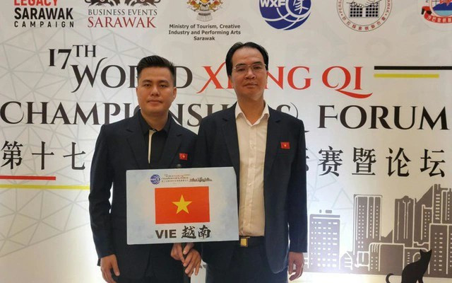 Lại Lý Huynh (trái) làm rạng danh cờ tướng Việt Nam. ẢNH: HV co-tuong-viet-nam.jpg