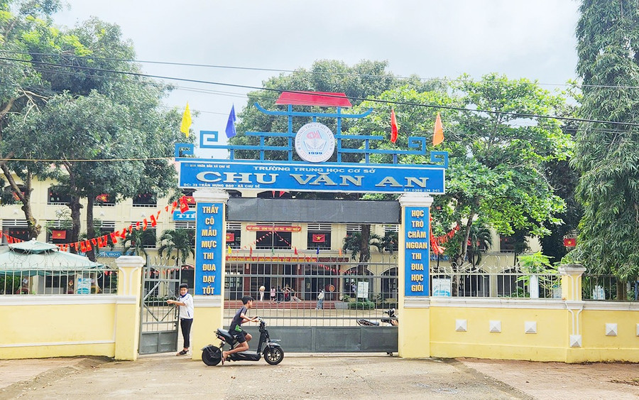Nhiều phụ huynh có con đang theo học tại Trường THCS Chu Văn An (xã Chư Sê) phản ánh nhiều khoản thu đầu năm học chưa hợp lý. Ảnh: Minh Chí Nhiều phụ huynh có con đang theo học tại Trường THCS Chu Văn An (xã Chư Sê) phản ánh nhiều khoản thu đầu năm học chưa hợp lý.