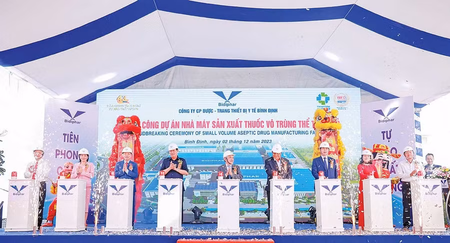 Cuối năm 2023, Bidiphar khánh thành đưa vào hoạt động Nhà máy sản xuất thuốc điều trị ung thư và khởi công Nhà máy sản xuất thuốc tiêm vô trùng thể tích nhỏ tại Khu kinh tế Nhơn Hội. Ảnh: M.H