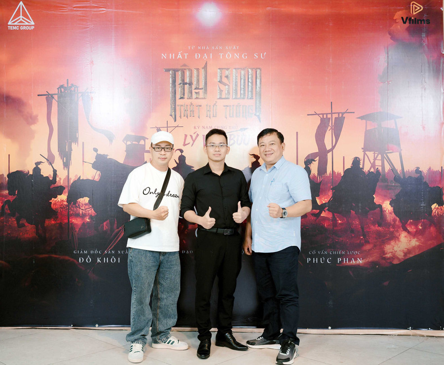Bộ ba ê kíp phim “Tây Sơn thất hổ tướng” (từ phải sang) gồm: Phan Phúc, Võ Đức và Đỗ Khôi. Ảnh: ĐVCC Bộ ba ê kíp phim “Tây Sơn thất hổ tướng” (từ phải sang), gồm: Phan Phúc, Võ Đức và Đỗ Khôi.