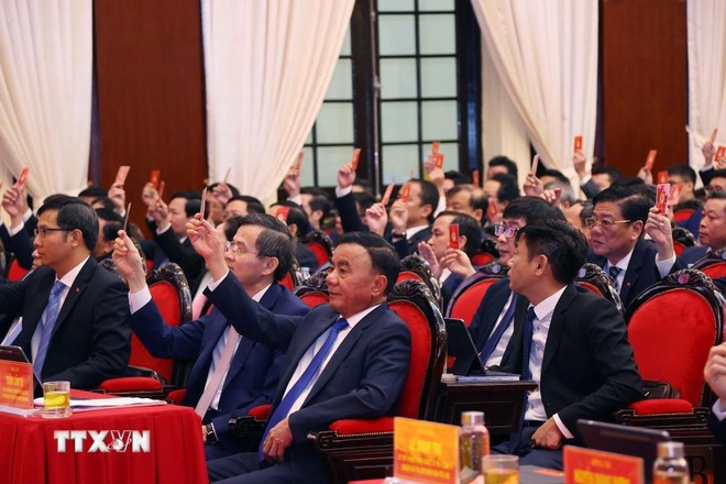 Các đại biểu thông qua Dự thảo Chương trình, Quy chế làm việc, Nội quy của Đại hội. (Ảnh: Văn Điệp/TTXVN) Các đại biểu thông qua Dự thảo Chương trình, Quy chế làm việc, Nội quy của Đại hội. (Ảnh: Văn Điệp/TTXVN)