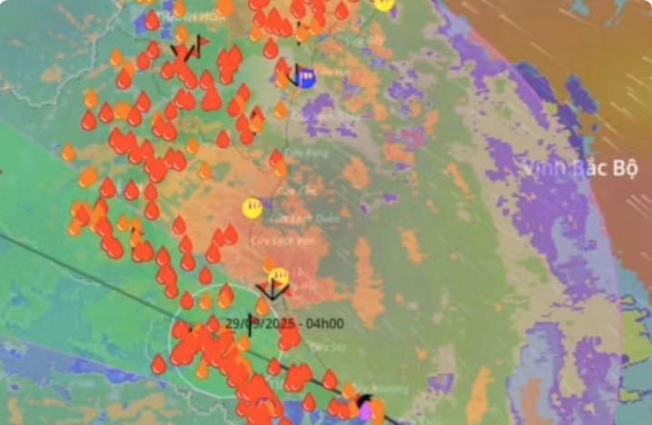 Nhiều nơi ở Bắc Trung bộ, Bắc bộ đang mưa lớn xối xả do ảnh hưởng bão số 10. ẢNH: VRAIN