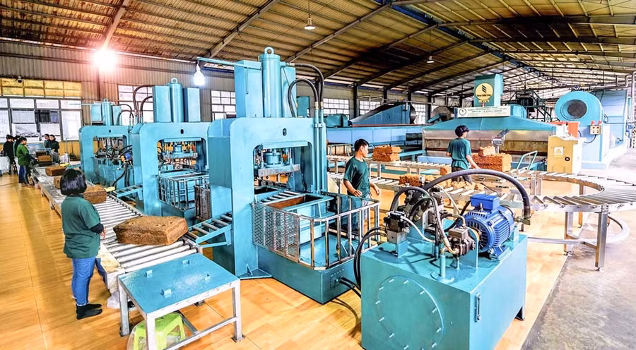 Nhà máy chế biến của Công ty cổ phần Cao su Chư Sê - Kampong Thom.