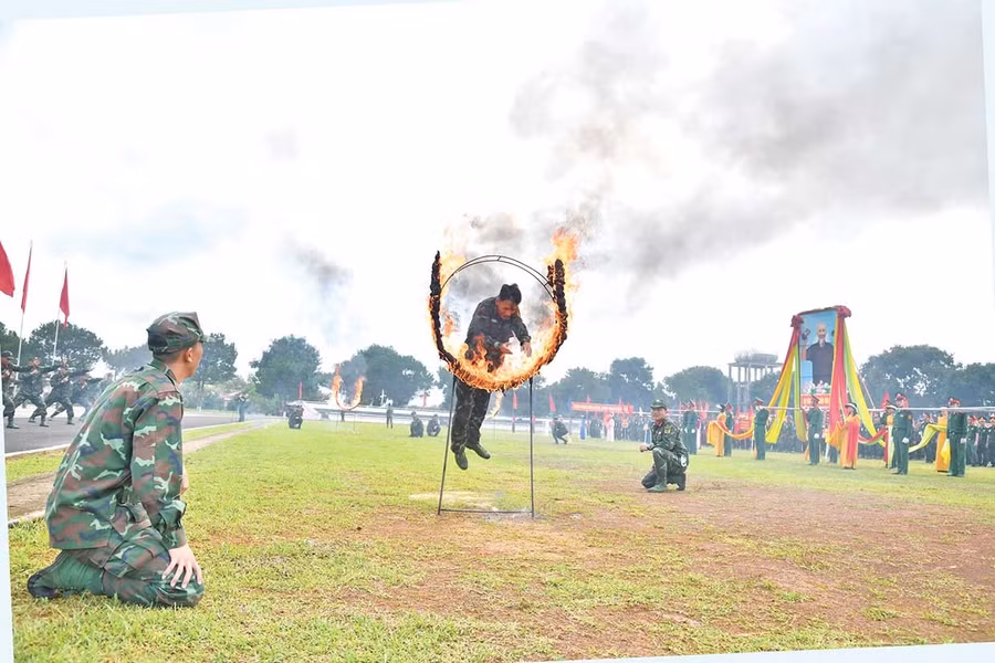 Chiến sĩ Quân đoàn 34 trong một buổi huấn luyện trên thao trường.
