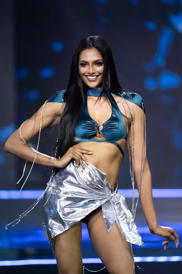 Rashmita Rasindran trình diễn bikini ở đêm chung kết. ẢNH: BTC