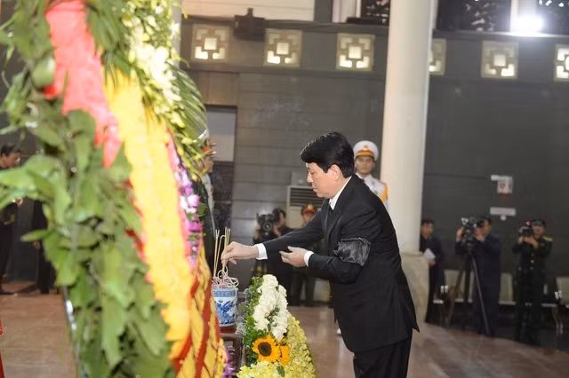 Chủ tịch nước Lương Cường viếng Đại tướng Nguyễn Quyết