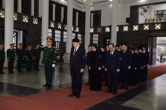 Đoàn Chủ tịch nước do Chủ tịch nước Lương Cường dẫn đầu làm trưởng đoàn viếng Đại tướng Nguyễn Quyết