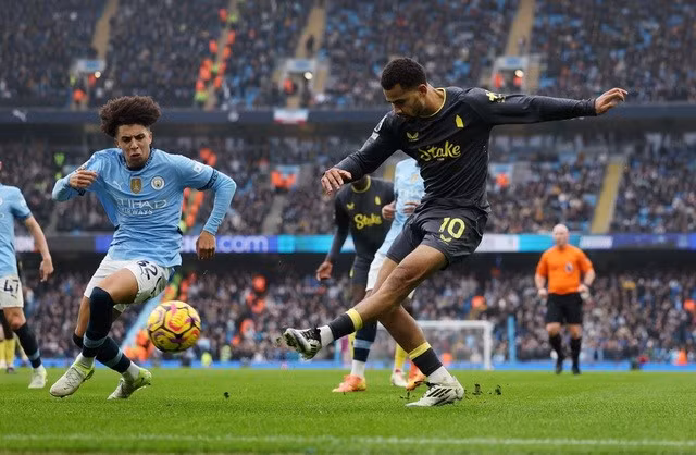 Iliman Ndiaye gỡ hòa 1-1 cho Everton