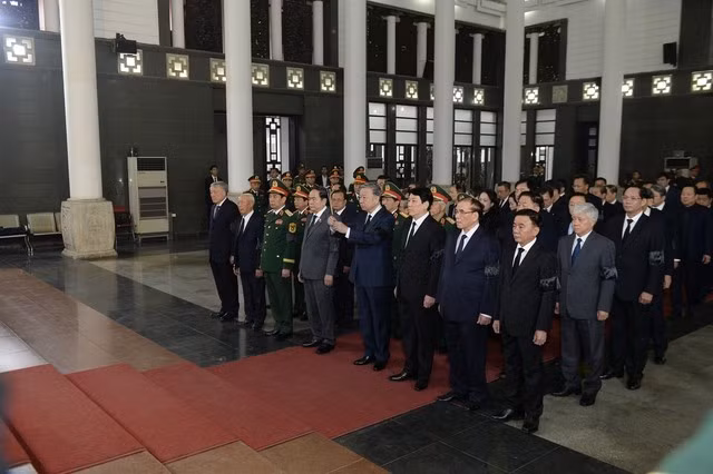 Đoàn đại biểu lãnh đạo, nguyên lãnh đạo Đảng, Nhà nước viếng Đại tướng Nguyễn Quyết